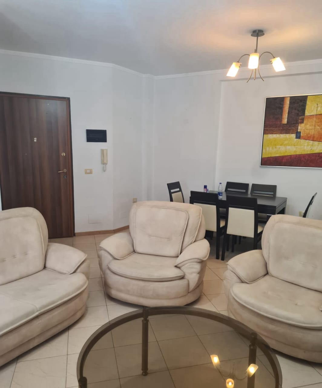 Apartament me Qera 2+1 – Rruga e Kosovareve (VR007)