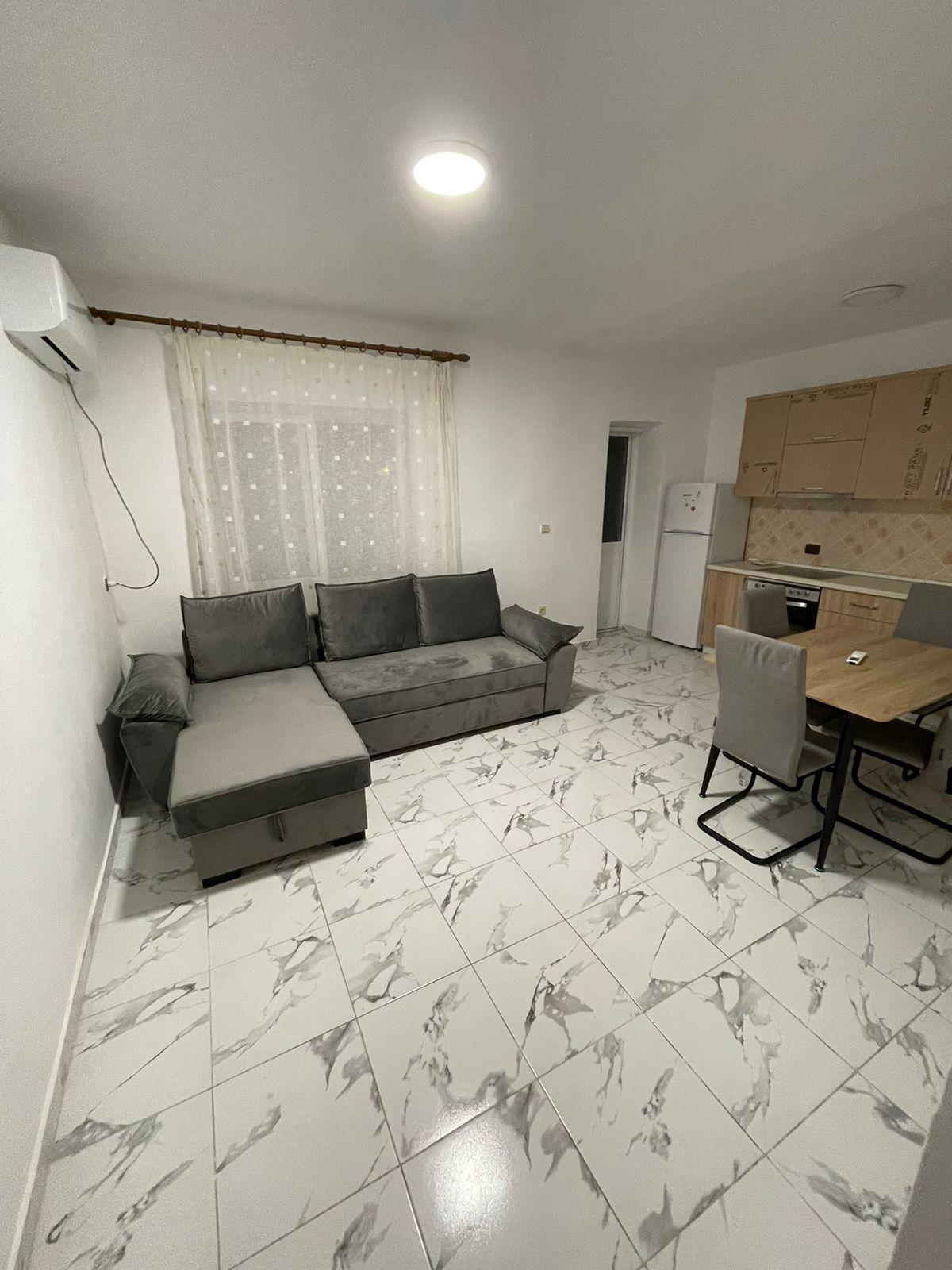 Apartament 1+1 – Kinostudio(VR006)