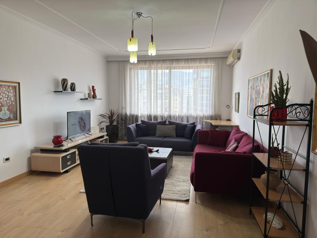 Apartament me qera 2+1 - Blloku (VR003)