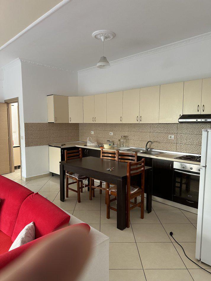 Apartament 3+1 me qera-Qytet Studenti  (VR005)