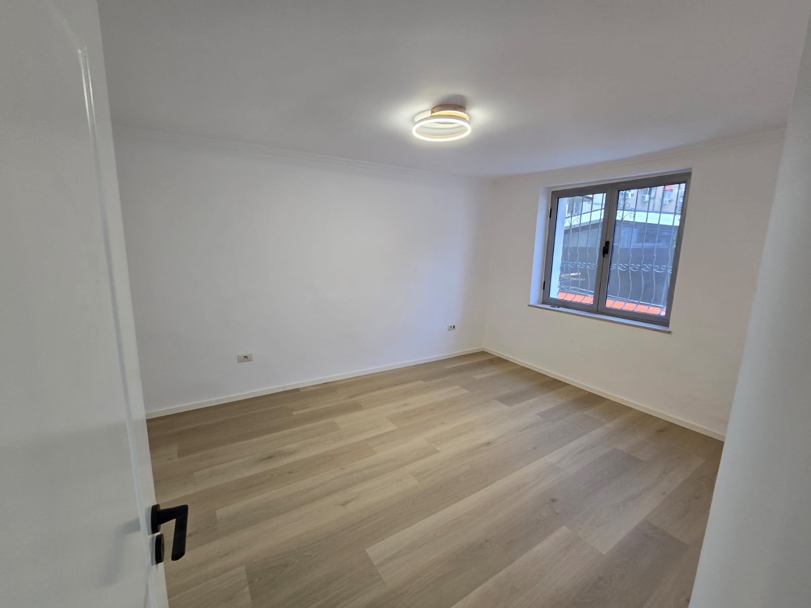 Apartament 2+1 ne shitje - 21 Dhjetori (VR111)