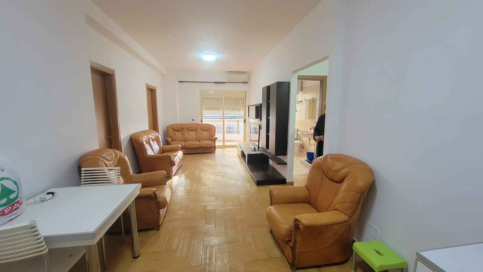 APARTAMENT 2+1 ME QERA – QENDËR(VR004)
