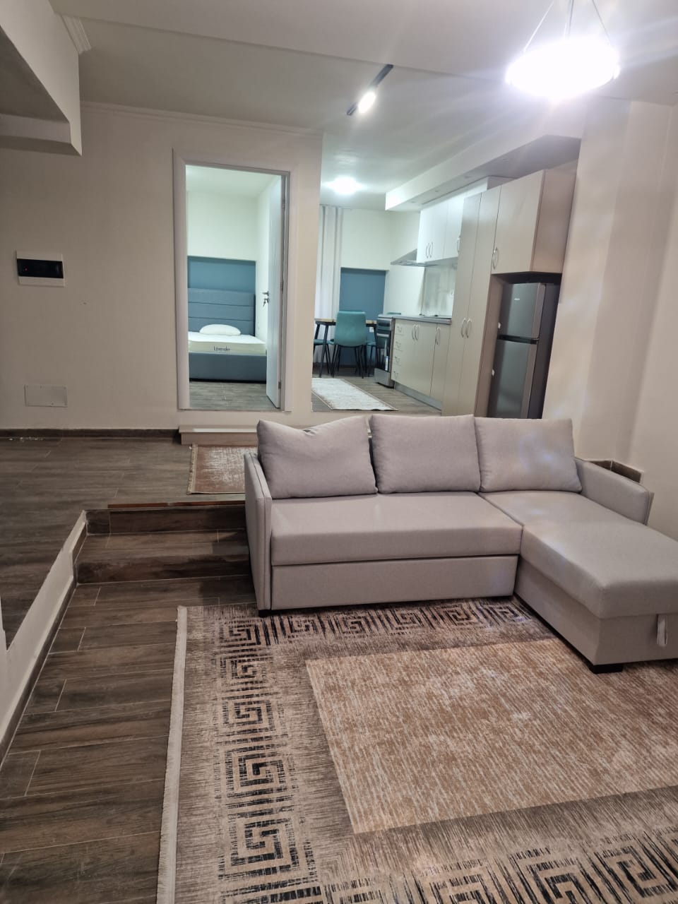 Apartament 2+1 me Qera – Stacioni i Trenit (VR003)