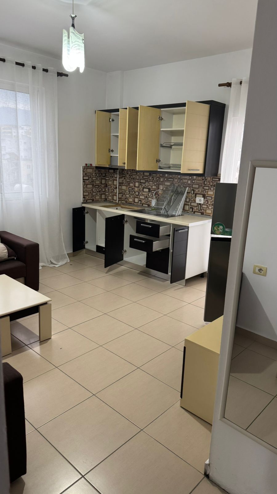Apartament 1+1 me qera ne 5 Maj – VR111