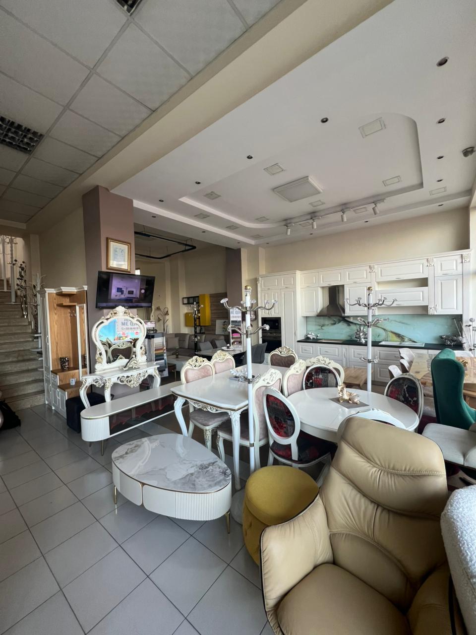 Qender Biznesesh me Qera 360m2 - Stacioni Trenit (VR009)