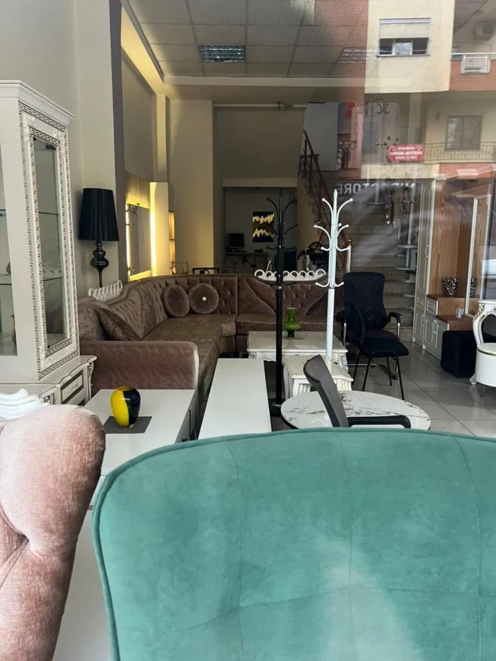 Qender Biznesesh me Qera 360m2 - Stacioni Trenit (VR009)